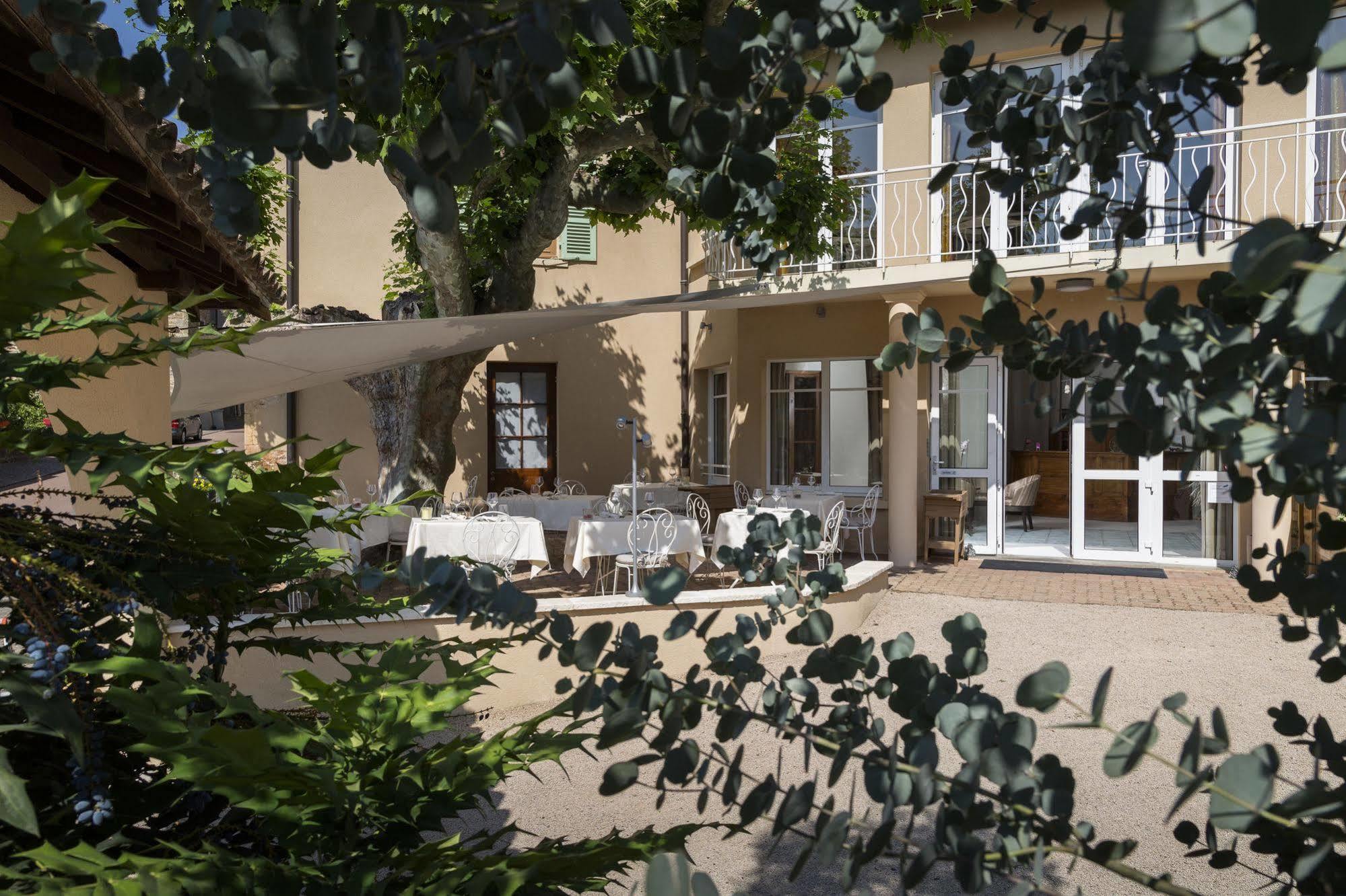 Auberge De Clochemerle, Spa Privatif & Restaurant Gastronomique Vaux-en-Beaujolais Exterior photo